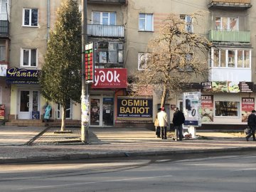 Курс валют на 5 квітня: долар дав гривні перепочити