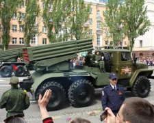 Техніка бойовиків поїхала на передову після "парадів "
