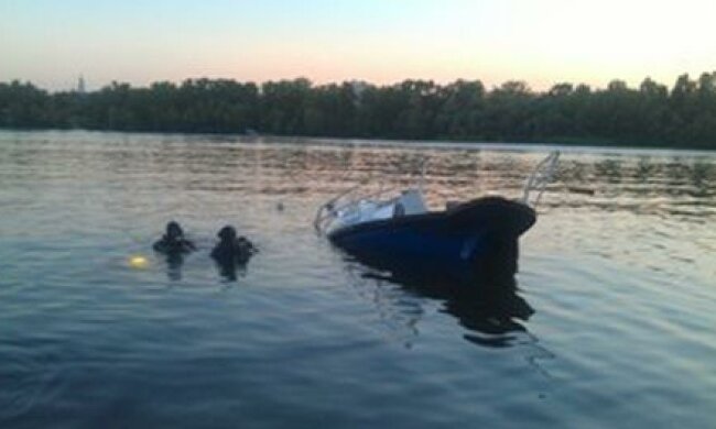 На Дніпрі перевернувся катер: є постраждалі