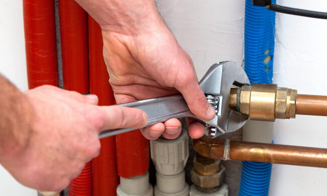 Воду могут выключить вообще: коммунальщики готовы к крайним мерам