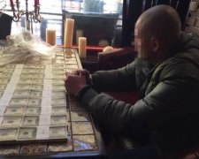 Наркотики, патрони і мішок доларів: СБУшник непогано жив, поки не спіймали