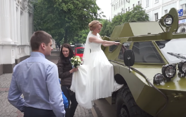 Росіян оштрафували за неправильне весільне авто: відео