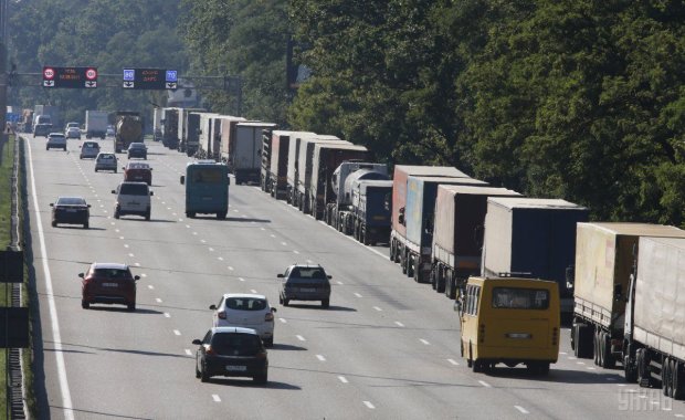 В Киеве ограничат въезд грузовиков: названо точное время, водителям нужно обратить внимание