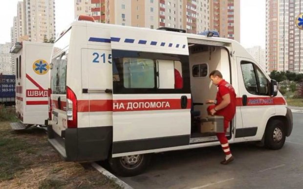 Спасали жизнь и едва не погибли сами: киевские медики попали в аварию