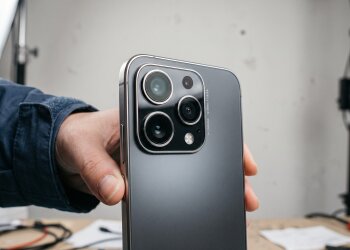 флагманський смартфон з камерами