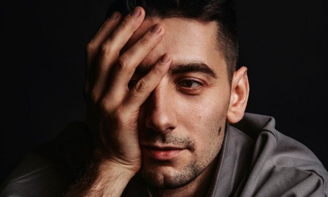 Александр Эллерт поразил печальным видом после разрыва с Мишиной: "Ксюша, у меня все хорошо"