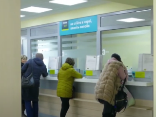 Українці у банку. Фото: скрін youtube