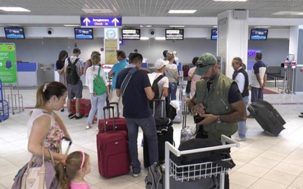 Разворачиваемся и в самолет: российских чиновников выдворили из Молдовы