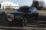 Під Львовом елітний Rolls-Royce розсікав роздовбаними дорогами: американську мрію Трампа зловила камера