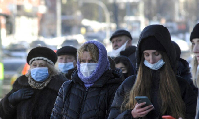 люди на улице, иллюстративное фото unian