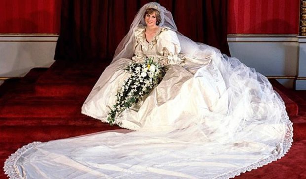 Унікальні знімки з весілля принцеси Діани підуть з молотка (фото)