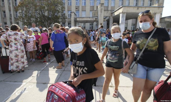 "Мы просыпаемся с головными болями, с першением в горле..." - крымчане взвыли от адской жизни на полуострове
