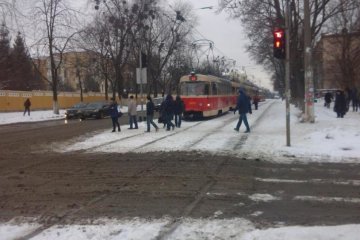 Повернули з того світу: драма в столичному трамваї гідна серіалу