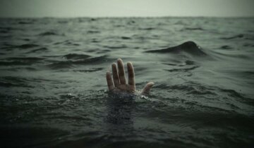 У Криму загубився чоловік у морі