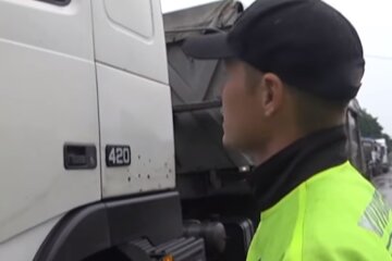 Водію вантажівки виписали рекордний штраф: віз 22 зайві тонни