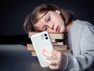 Підлітки і гаджети. Фото з відкритих джерел