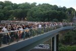 Знову? Багатостраждальний міст Кличка вчергове відкрили, кияни люблять ризикувати