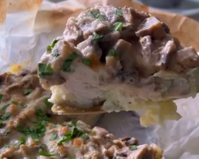 Запіканка з шампіньйонами та цвітною капустою, кадр з відео