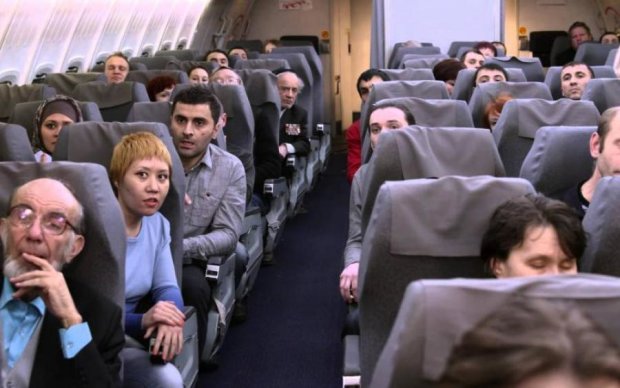 Невинное создание выгнало из самолета сотню пассажиров