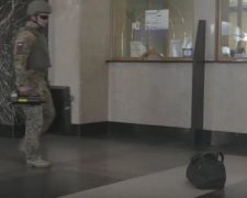 В СБУ показали, що робити з підозрілими сумками