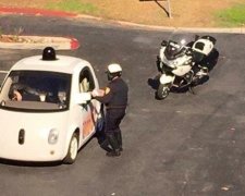 Копи зупинили машину Google за повільний рух