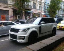 Нищая страна: в Киеве вновь заметили уникальное люксовое авто