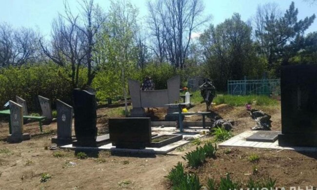 Могила, фото: Национальная полиция