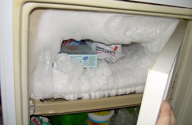 Лед в морозилке, фото techforhome