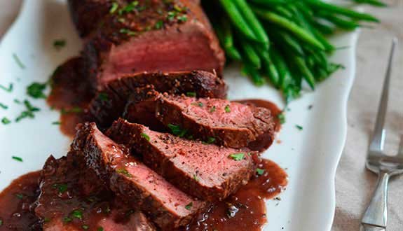 Новий рік 2019: рецепт стейків у винному соусі
