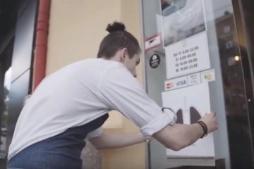 Коробка сірників допоможе кинути палити (відео)