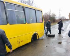 У автобуса ''Червоноград-Хлівчани'' на ходу відлетіло колесо, фото Над Бугом