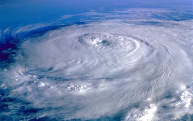 Найпотужніший тропічний шторм Донна показали з борту МКС