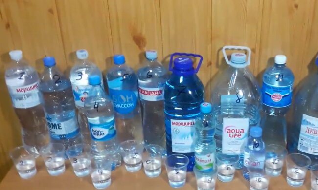 Вода у супермаркету, кадр з відео