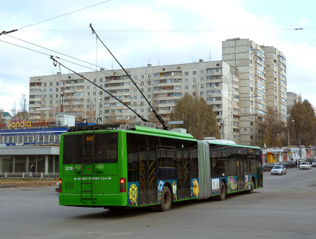 Тролейбус, фото з kharkov.comments