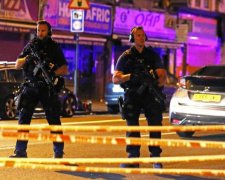 Запахло терактом: відвідувачів ТРЦ захопили в заручники