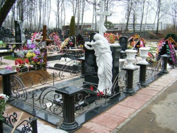 Российские мошенники организовали могильный секонд-хенд 