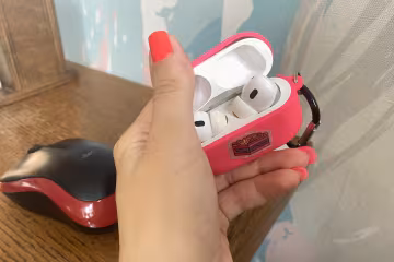 Навушники, AirPods, фото: Знай.ua