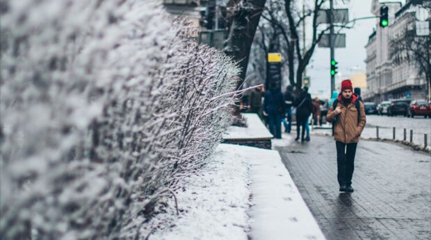 Погода в Україні на 17 грудня принесе неждане тепло і "сліпі" дороги: водіям бути обережними