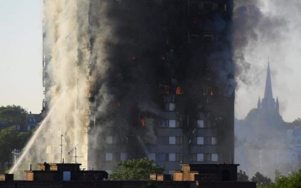 Жуткий пожар в небоскребе похоронил 10 человек: видео
