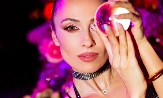 DJ NANA, instagram.com/anastasia_domination/