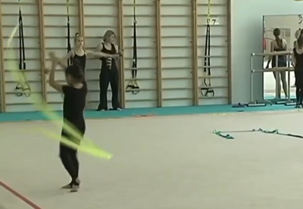 Гімнастки, скріншот з відео