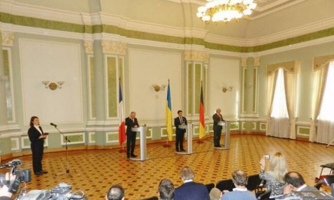 В МЗС розповіли, чим займається дипломат з лапками