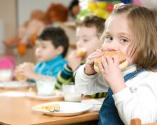 Перекус для школяра: чим замінити булочки з їдальні