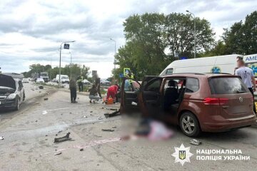Смертельное ДТП в Хмельницкой области: грузовик протаранил кафе