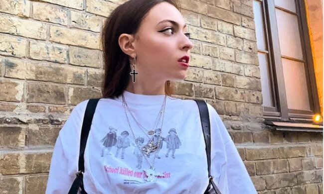 16-річна донька Ольги Полякової віддалася насолоді з молоденьким красенем: поки мама не бачить