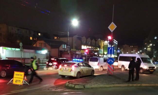 Під Києвом п'яний коп уявив себе Шумахером і зніс двох пішоходів на "зебрі", дикі кадри