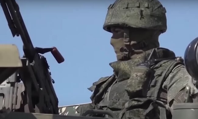 Російський окупант. Фото: скрін youtube