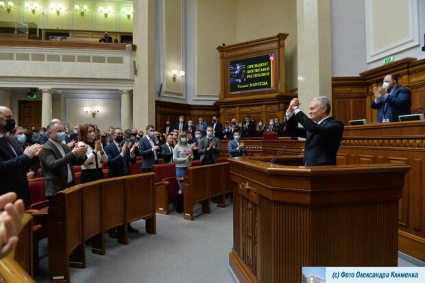 Парламент "вибухнув" шаленими оплесками – що привіз до Ради президент Литви Гітанас Наусєда