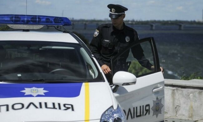 Водій Porsche збив авто патрульних і втік