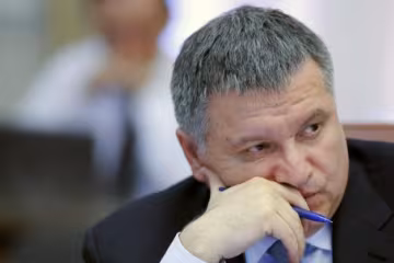 Аваков пообіцяв звільнити Донбас, але чужими руками